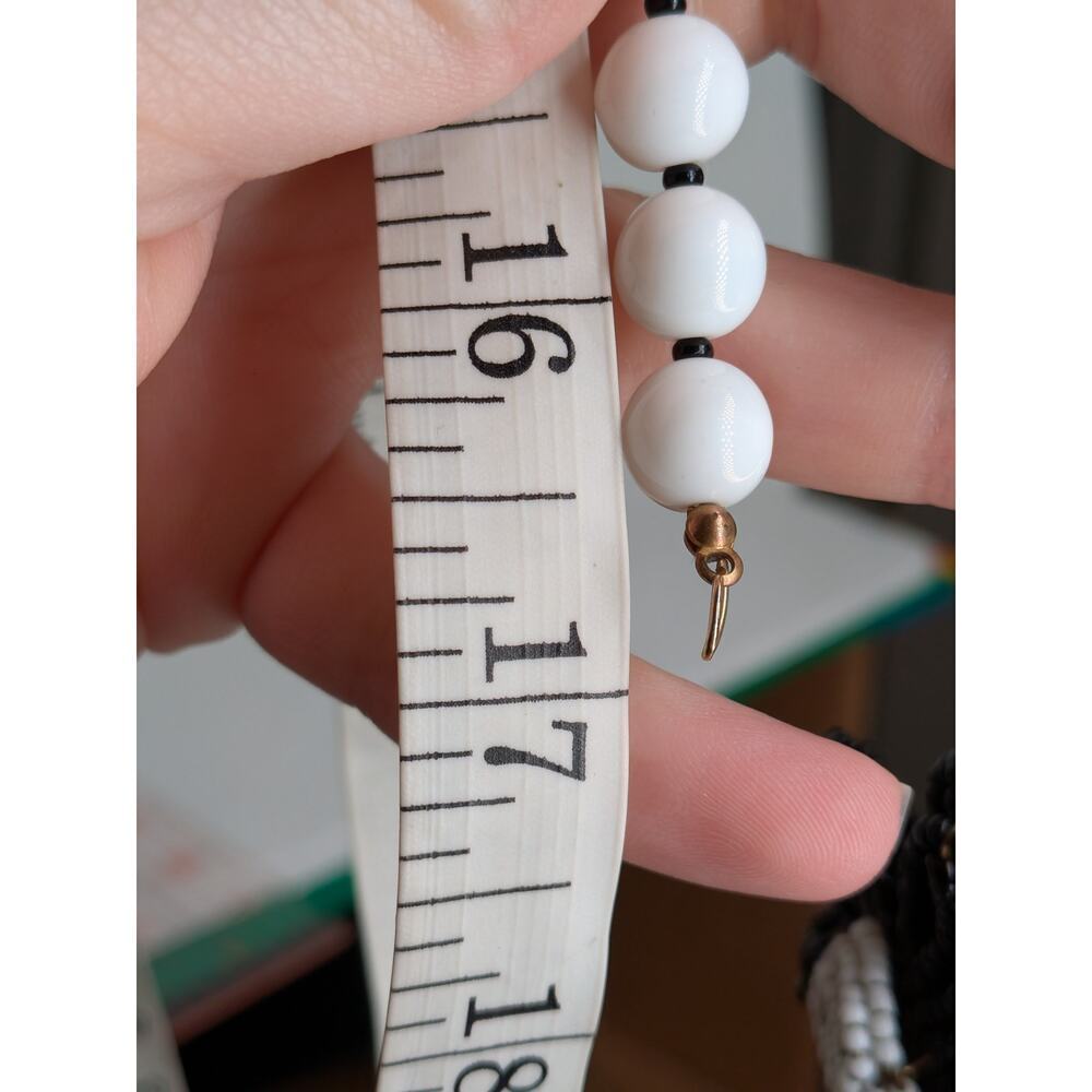 Miriam Haskell White & Black Bead Large Statement Acrylic Flower Necklace 17" - Picture 6 of 6